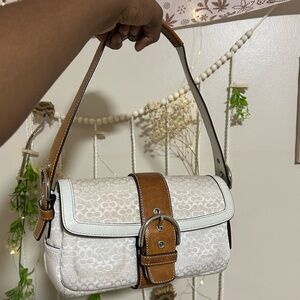 Signature coach Soho